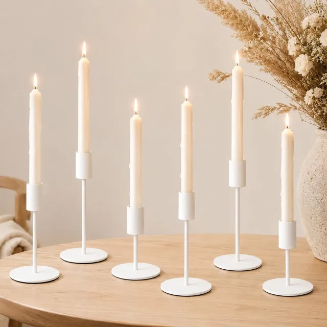 Famanu Set van 6 metalen kandelaars voor staafkaarsen in 3 verschillende hoogtes van 16/14/8,5 cm, ideaal voor bruiloften, tafeldecoratie en open haarddecoratie (wit