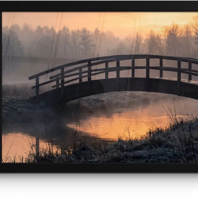FrameYourWall Poster in lijst - Fotolijst 40x30 cm - Posters - Brug - Mist - Bomen - Water - Posterlijst zwart - Decoratie - Wanddecoratie woonkamer - Muurdecoratie slaapkamer