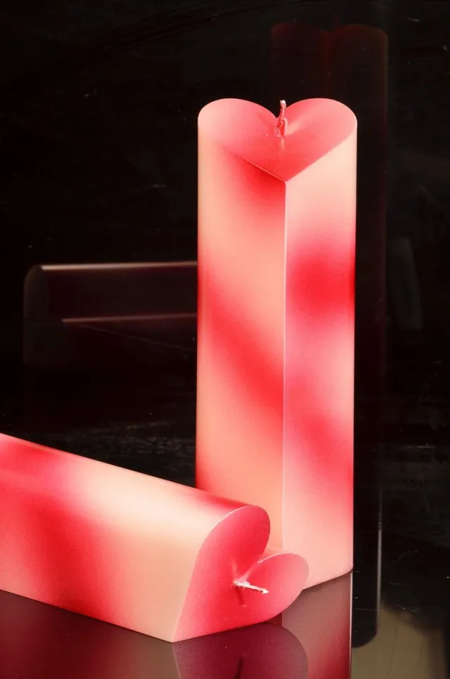 MilaNNE Hartenkaars ROOD-WIT, hoogte: 18cm - gemaakt door Candles by Milanne - Valentijndag special
