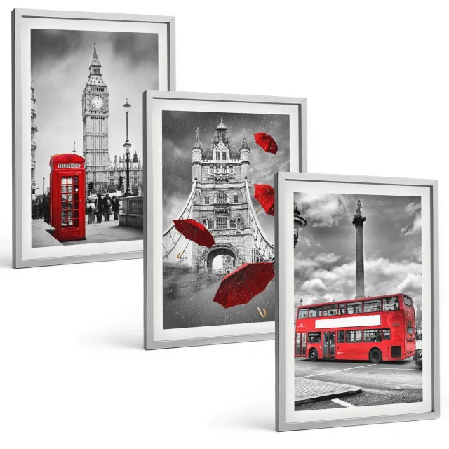 TULUP 4-Delige Schilderij Set - Uitzicht op Londen met een rode paraplu en een bus. - 40 x 60 cm - Moderne Wanddecoratie - Woonkamer Zilveren lijst