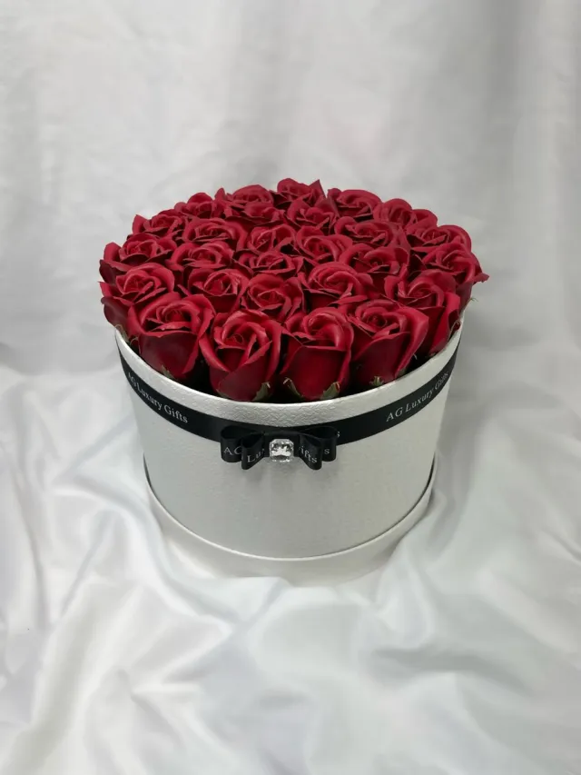AG Luxurygift AG Luxurygifts Flowerbox - bloemen box - rozen box - cadeau - soap roses - cadeau box - Valentijnsdag - gift - bloemen - Birthday gift Rood
