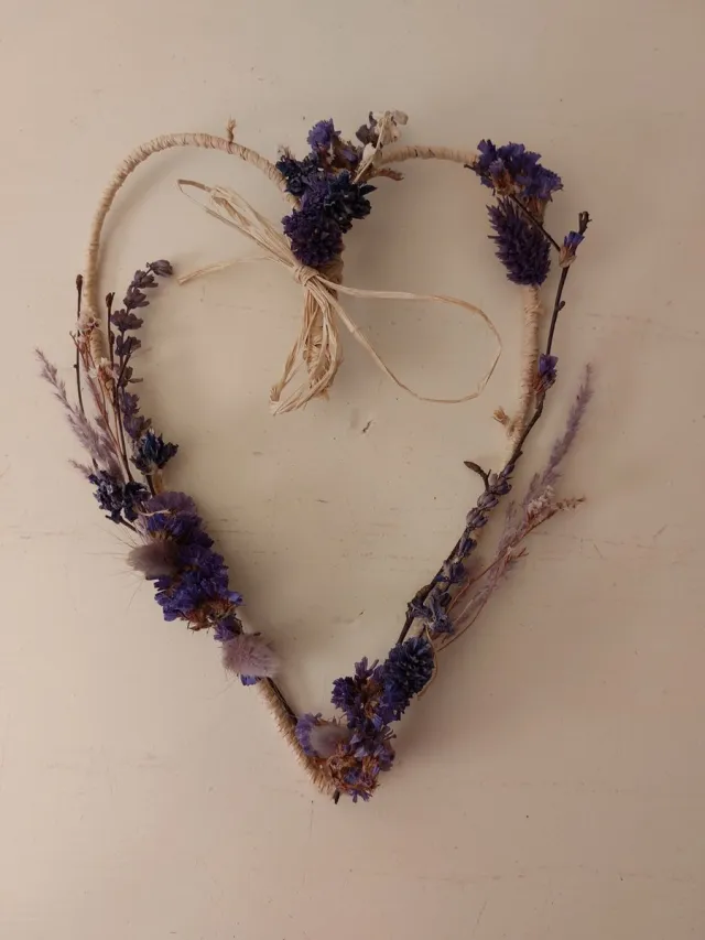 Juuls Gift Shop (merkloos) Charmant handgemaakt hart met blauwe droogbloemen