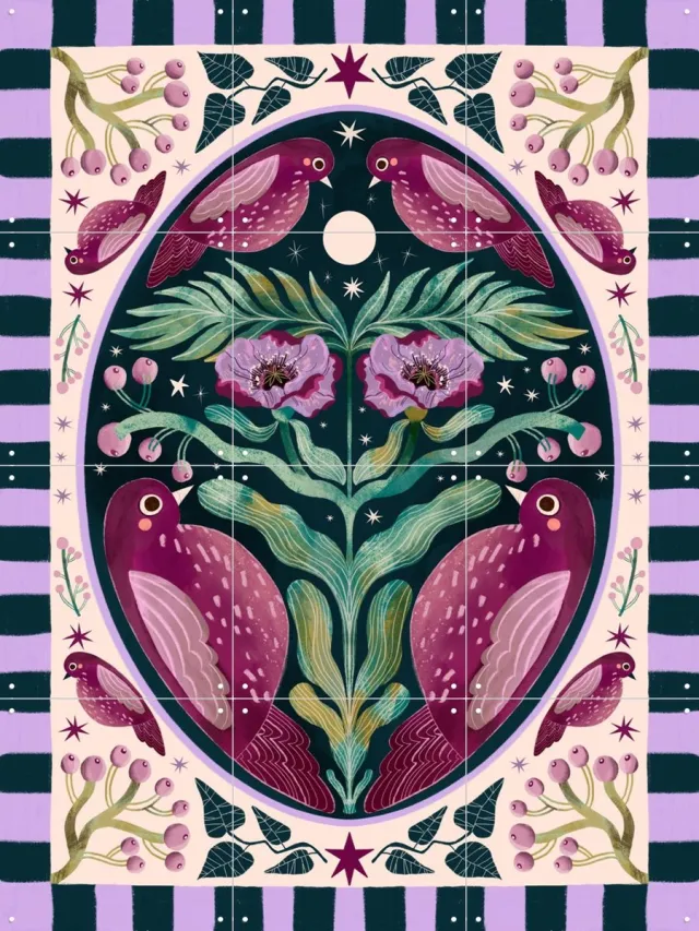 IXXI Folk Art Birds, Lena Addink - 60 x 80 cm - Grote wanddecoratie en posters - Illustraties, Speels, Kleurrijk, Grafisch Ontwerp, Keuken, Woonkamer Paars / Warme kleuren / Roze / Groen