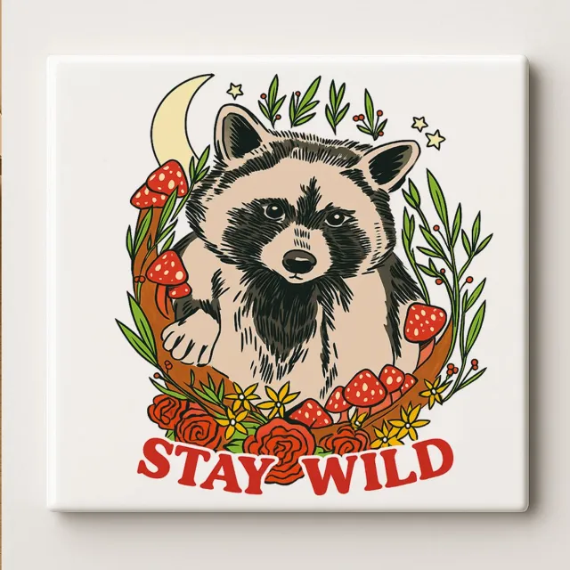 Nevolis Stay Wild Wasbeer Tegel 15x15 cm – Schattig Bosdier Ontwerp | Boho Natuur Muurdecoratie | Keramisch Cadeau voor Dierenliefhebbers Multi Color