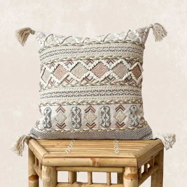 The Four Pursuits TFP Artisanal Embellished Cushion Cover - Sierkussenhoes | Myra - 45 x 45 cm - 100% Organic Cotton (GOTS Certified) - Handmade in India - natural white, Beige