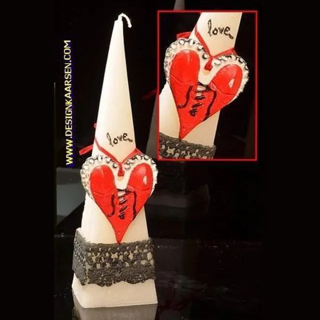 MilaNNE Love kaars, Piramide 24 cm Overig