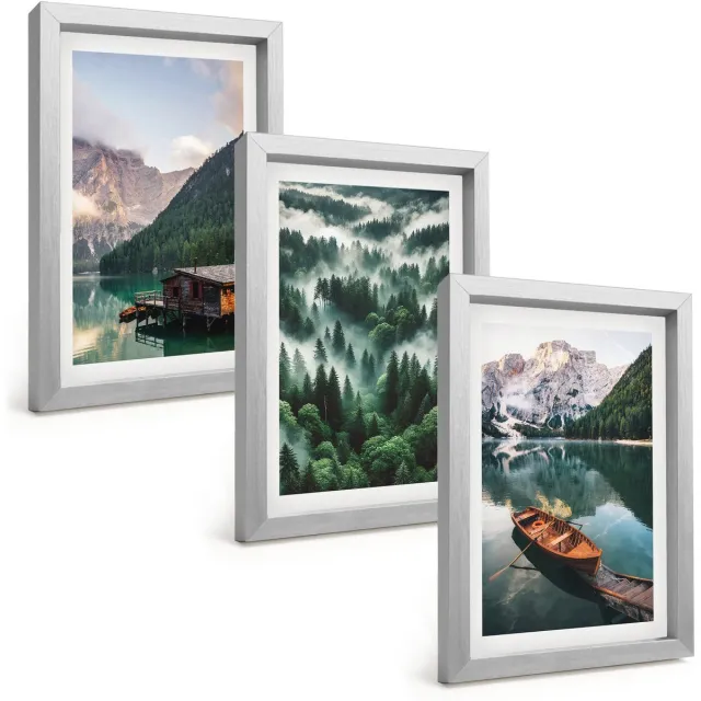 TULUP 4-Delige Schilderij Set - Berglandschap met een meer, een boot en een bos in de mist. - 20 x 30 cm - Wanddecoratie - Muurdecoratie - Moderne Interieurdecoratie - Woonkamer Decoratie Zilveren lijst