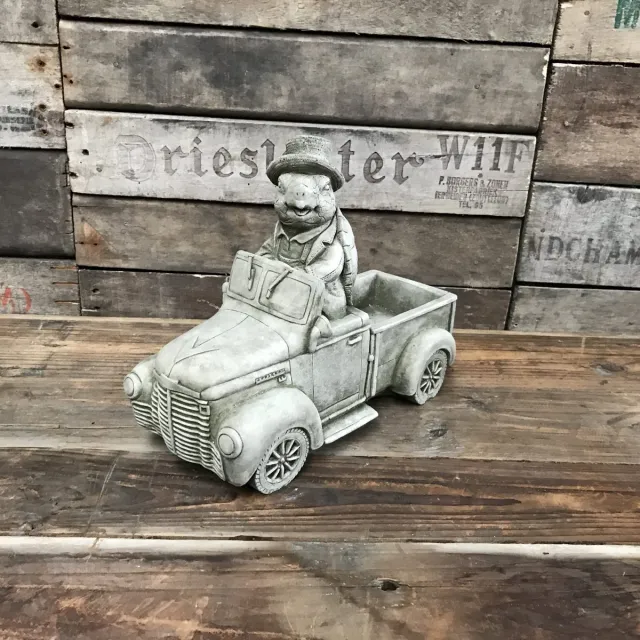 LO. Ornaments Schildpad in oldtimer / auto - betonnen tuinbeeld - beton grijs