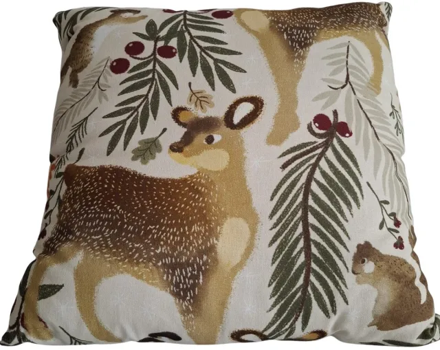 Mica Decorations Mica Hert Sierkussen 45x45 cm – Beige – Herfst Kussen – Decoratiekussen met Hert-print voor Bank en Fauteuil