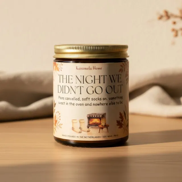 Karamela Kaarsen Karamela Home The Night We Didn't Go Out - Geurkaars - Sojawas - Amber & Musk - 180 g