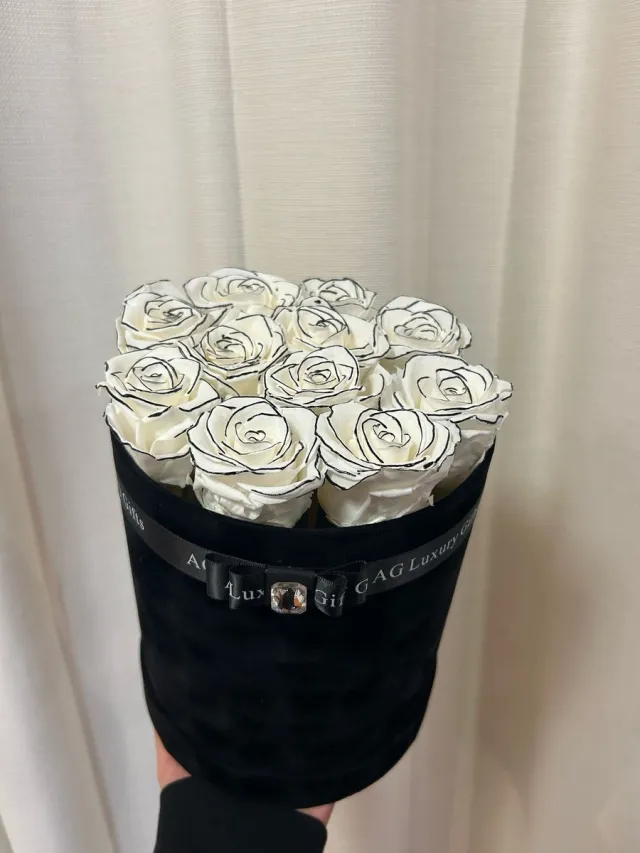 AG Luxurygift AG Luxurygifts flowerbox - rozen box - longlife - velvet box - cadeau - luxe -liefde - Moederdag - rozen Wit middel