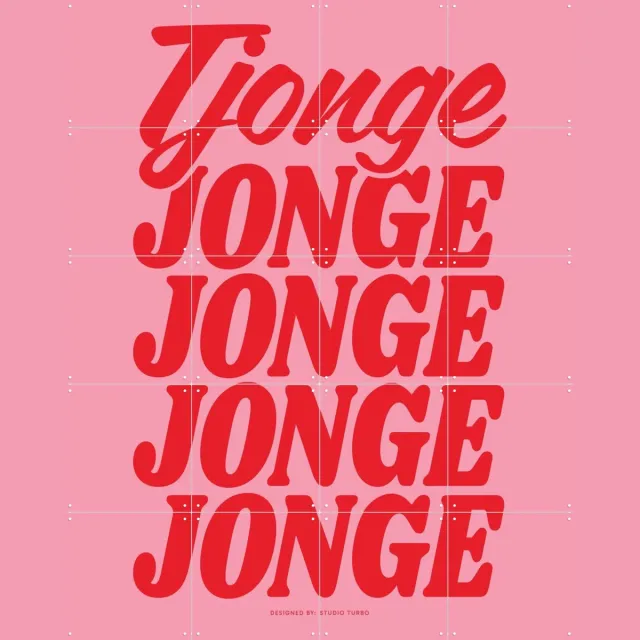 IXXI Tjonge Jonge Jonge, Studio Turbo - 80 x 100 cm - Grote wanddecoratie en posters - Digitale Kunst, Speels, Typografie, Gang, Trap, Woonkamer Rood / Roze