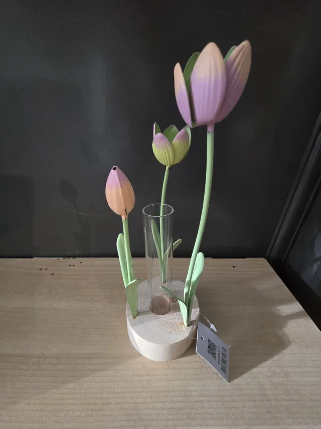 Daan-Kromhout tulpen vaasje rond/voorjaar/decoratie/metaal/glas/dk diverse kleuren