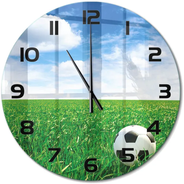 TULUP Wandklok - Voetbal op het grasveld Glazen Wandklok Design - fi60 cm - Groente Klok Glas Met Opdruk - Zwarte handen - Ronde Klok - Wandklok Glas Met Motief - Decoratieve Glazen Klok