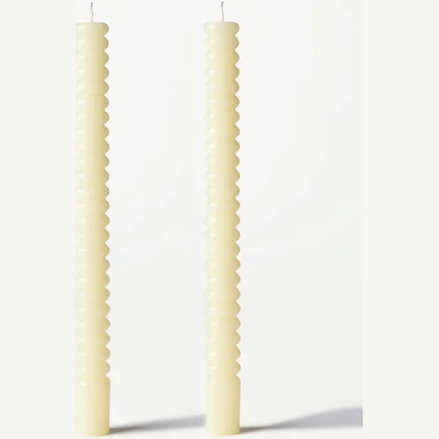 HEMA Dinerkaarsen ⌀2.2x25cm ribbel lichtgeel - 2 stuks (lichtgeel)