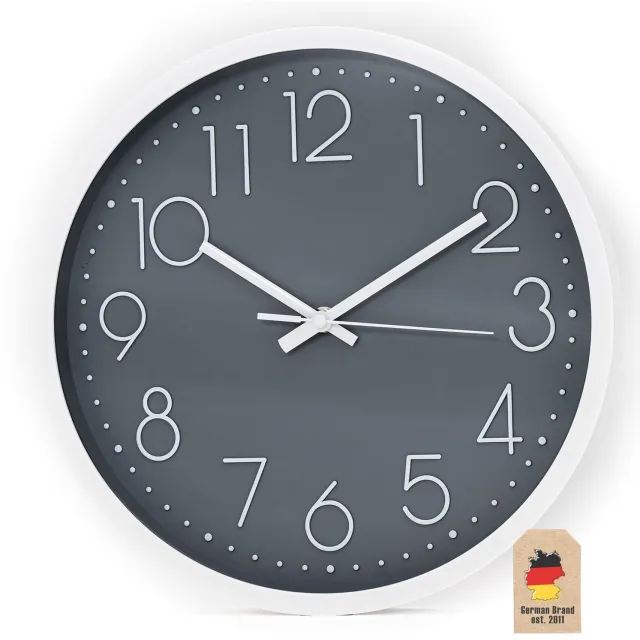 Intirilife wandklok in wit - grijs met 30,5 cm diameter - Praktische tijdweergave chronometer stijlvol voor elke kamer