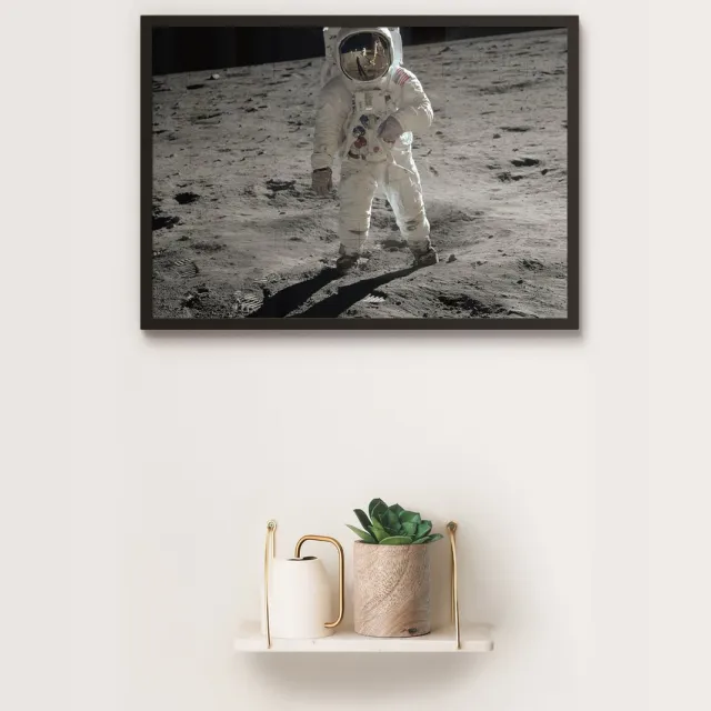 Esque Poster In Zwarte Lijst - Maanlanding - Astronaut op de maan - Buzz Aldrin & Neil Armstrong - Large 50x70