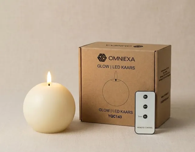OMNIEXA LED Kaars - Bolkaars van Echte Was met 3D Vlam, Timer en Afstandsbediening - Crème - 10,5 cm Wax