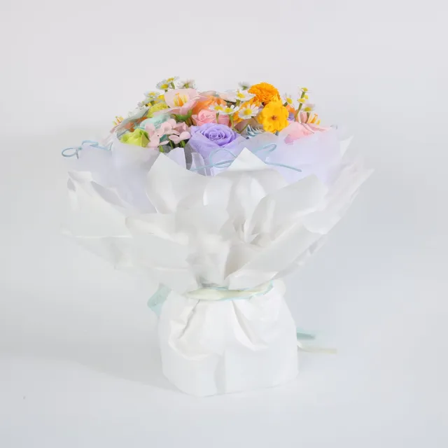 La Roselle Amsterdam Luxe Pastel Kunstbloemen Boeket – Kunstrozen met Orchideeën en Madeliefjes – Witte Cadeauverpakking – Pastel winter bloemen - feestdagen cadeau Wit met pastelblauwe accenten