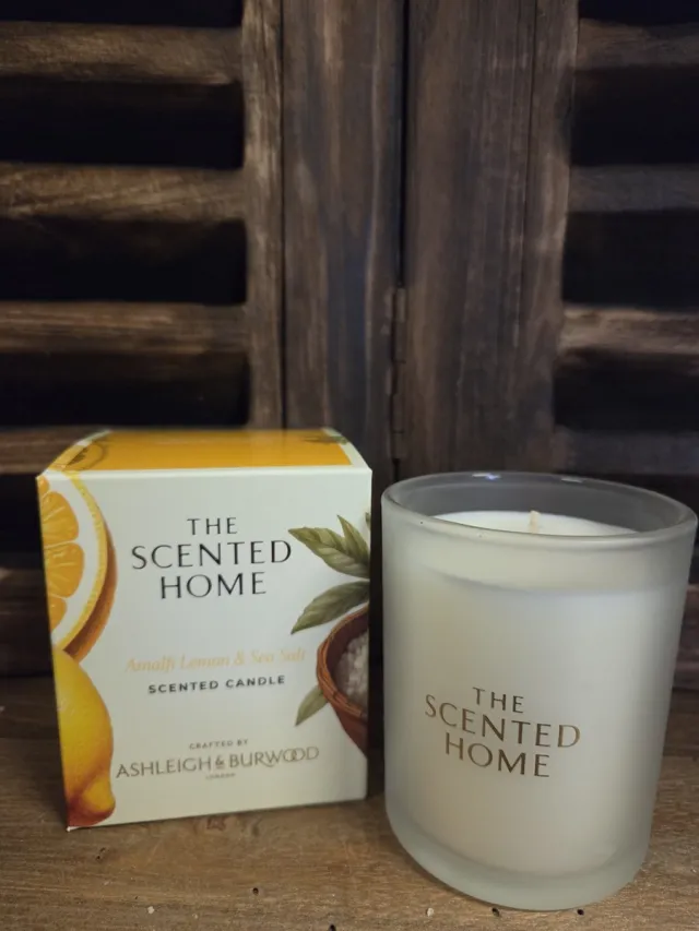 Ashleigh & Burwood London Ashleigh & Burwood Amalfi Lemon & Sea Salt - scented candle - 40 branduren - 1 stuk creme