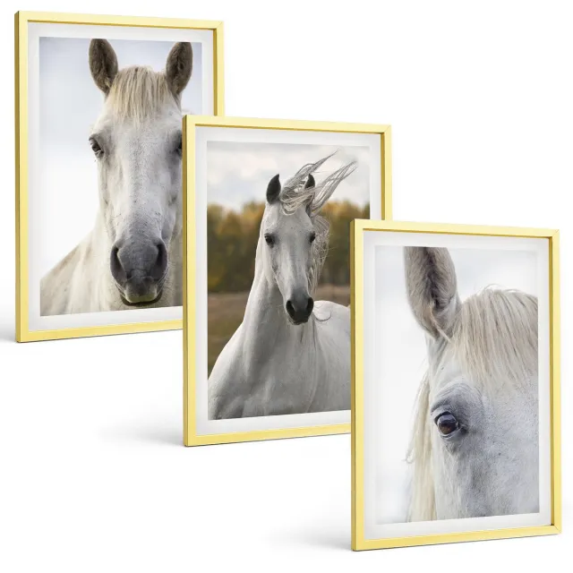 Coloray 3-Delige Schilderij Set - Berglandschap Met Een Meer, Een Boot En Een Bos In De Mist. - 40 x 40 cm En 40 x 60 cm - Wanddecoratie - Moderne Interieurdecoratie - Woonkamer Decoratie Gouden lijst