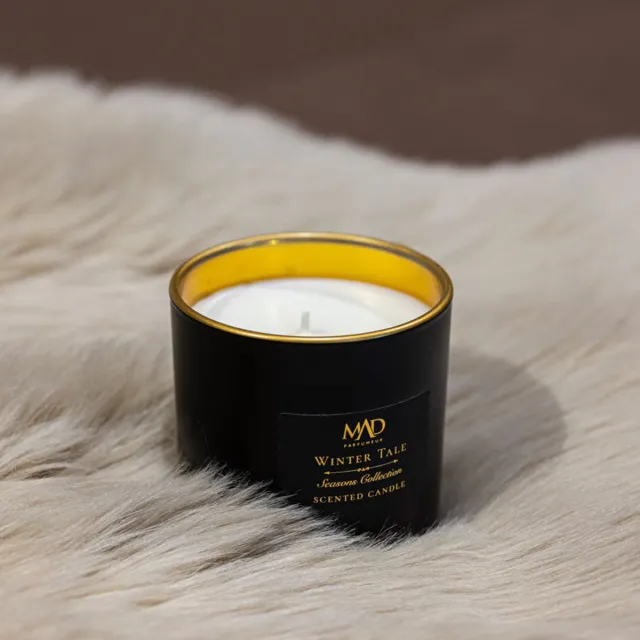 MAD PARFUMEUR Winter Tale Geurkaars 200 Gram - Geurkaarsen – Frisse & Cozy Wintergeur Zwart