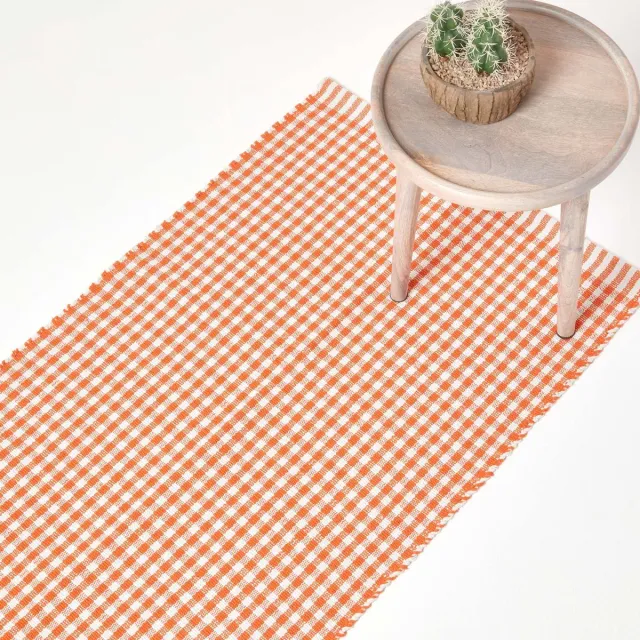 Homescapes Oranje en wit geruit handgeweven katoenen vloerkleed, 66 x 200 cm