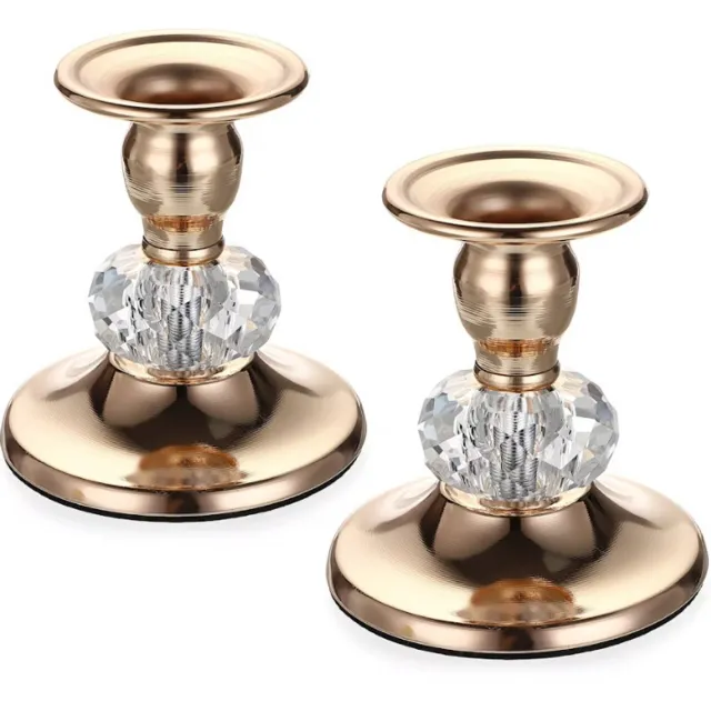 NUVEX Goudkleurige metalen kandelaar set van 2 met kristal detail – kandelaars voor dames en heren – klassieke kaarsenhouders met ronde voet en decoratieve transparante middenstuk voor tafeldecoratie