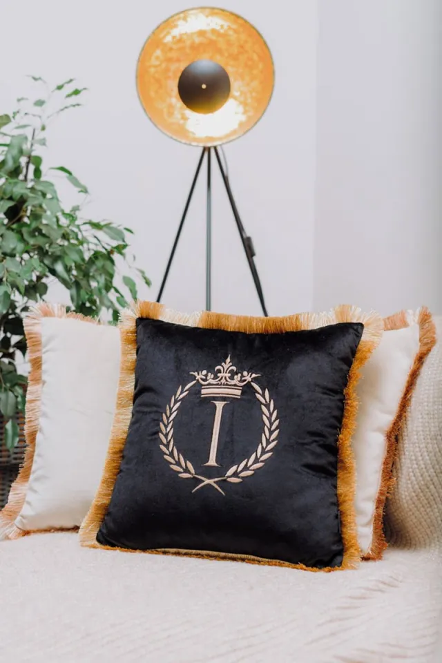 Sandra Mika Embroidered pillow / personalised pillow / monogram pillow / decorative cushion 40x 40 black velvet letter I Zwart