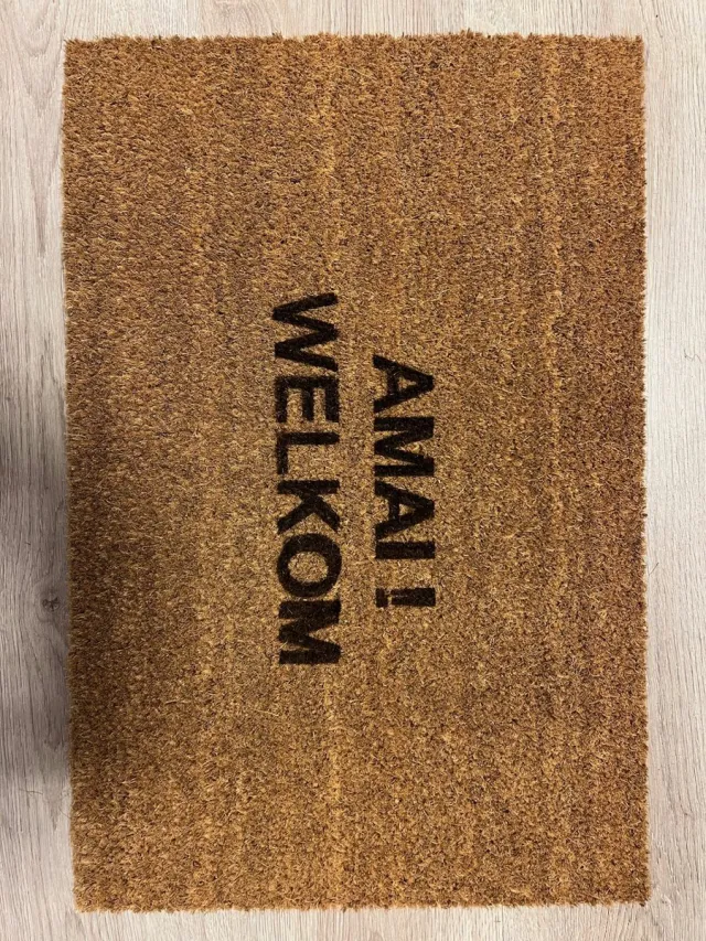 Amai ! welkom Deurmat - Amai! welkom - Deurmat kokos - Deurmat met logo - Droogloopmat - Deurmat binnen - Deurmat funny bruin