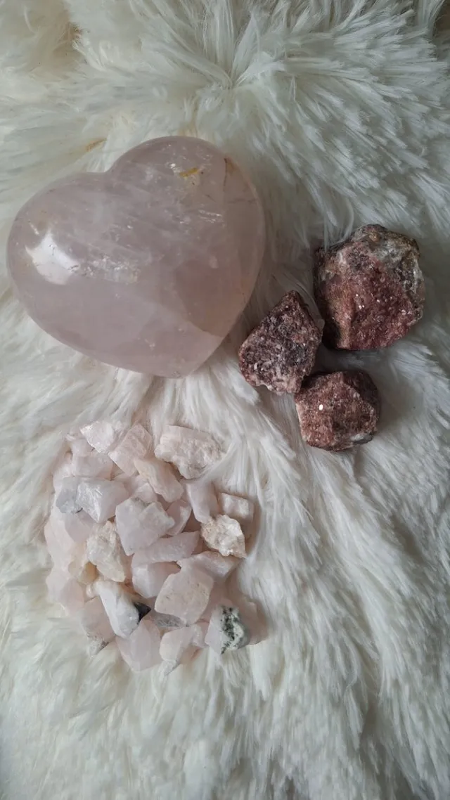 Healing Magic 777 Love and selflove box - Box met edelstenen om je te helpen je hart te openen voor jezelf en anderen - Edelstenen hartchakra - Morganiet, Rhodoniet en Rozenkwarts - affirmaties en ritueel - Edelstenen liefde - zelfliefde - heling