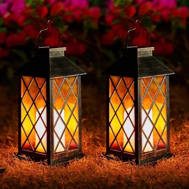 GelldG 2 Stuks Solarlampen voor Buiten - Lichtkranten met Vlammen Effect - IP44 Waterdicht en Energiezuinig Zonder Bedrading - Geschikt voor Tuin Terras Wand en Tafel - Kunststof - 14x14x28cm