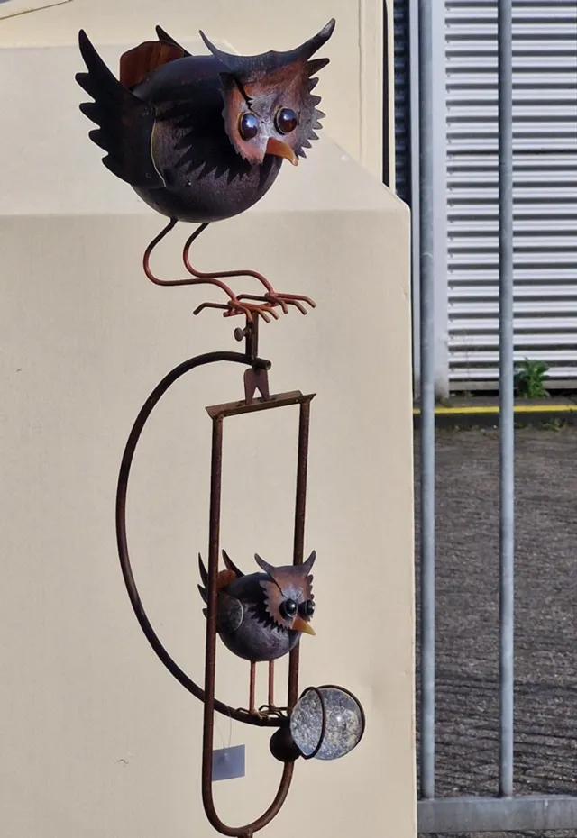 SH Metalen Tuinsteker Uiltjes Bewegend - hoogte ca. 144cm - Handgemaakt - Gerecycled metaal - Wiegende Uiltjes Tuinsteker Bruin