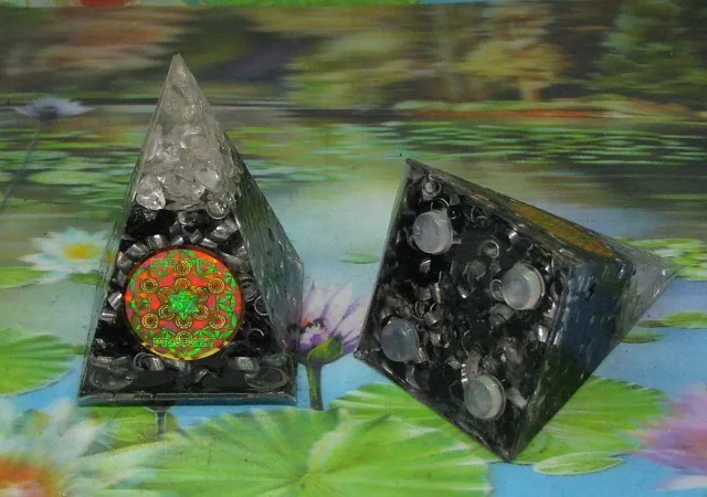 Alphasurya Hoge shungiet orgon piramide 110 x 65 mm zwart