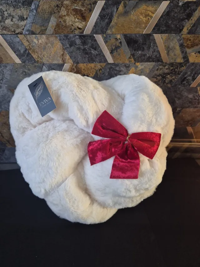 Eviva Home Deco Sierkussen 'Everheart Bowtie' - White Christmas - Wit - Strikvorm - Luxe Kerstcadeau