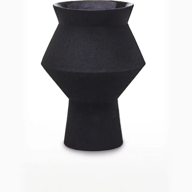 Element Accessories grillige hoekige ronde vaas in keramiek: CUZCO 27ZW zwart