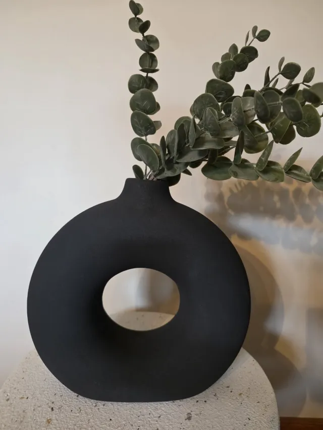 Daan Kromhout Design DK Donut vaas zwart/ keramiek/mat zwart/ 11x31x31cm/ minimalistisch/japandi/scandinavish/modern