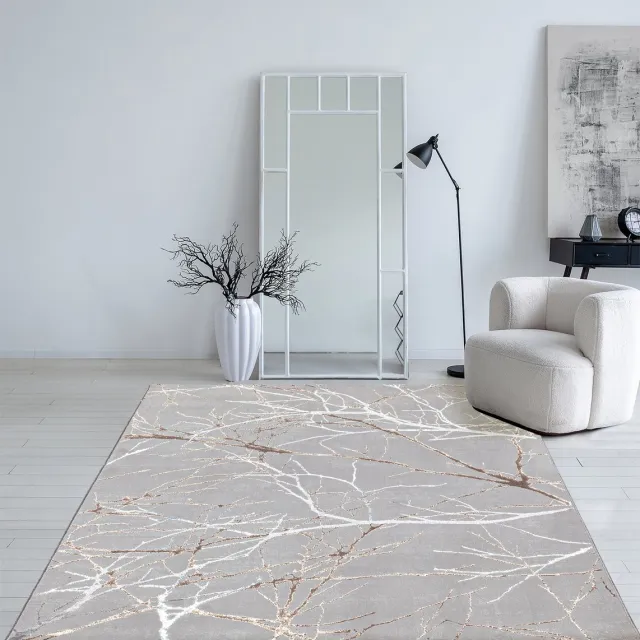 the carpet Mila – Modern vloerkleed met takkenmotief en glansstructuur, geschikt voor woonkamer en hal, grijs met bruin takken, 140 x 200 cm