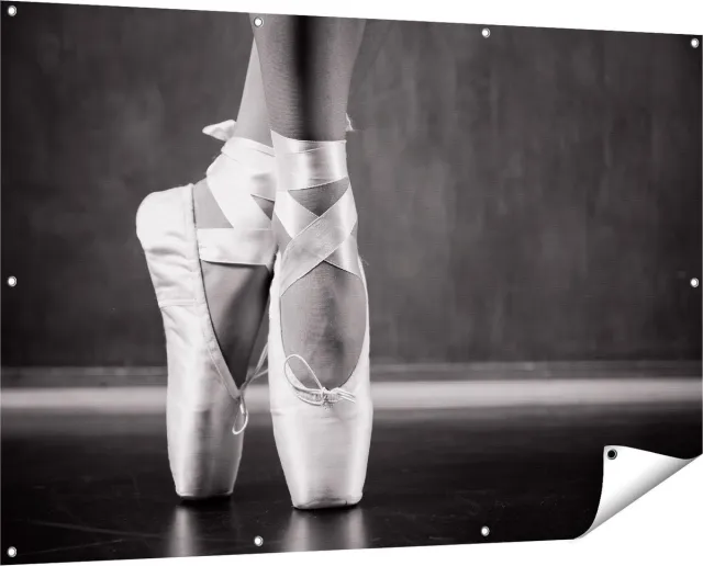 Gards Tuinposter Ballet Schoenen van een Ballerina - Zwart Wit - 150x100 cm - Tuindoek - Tuindecoratie - Wanddecoratie buiten - Tuinschilderij Multikleur