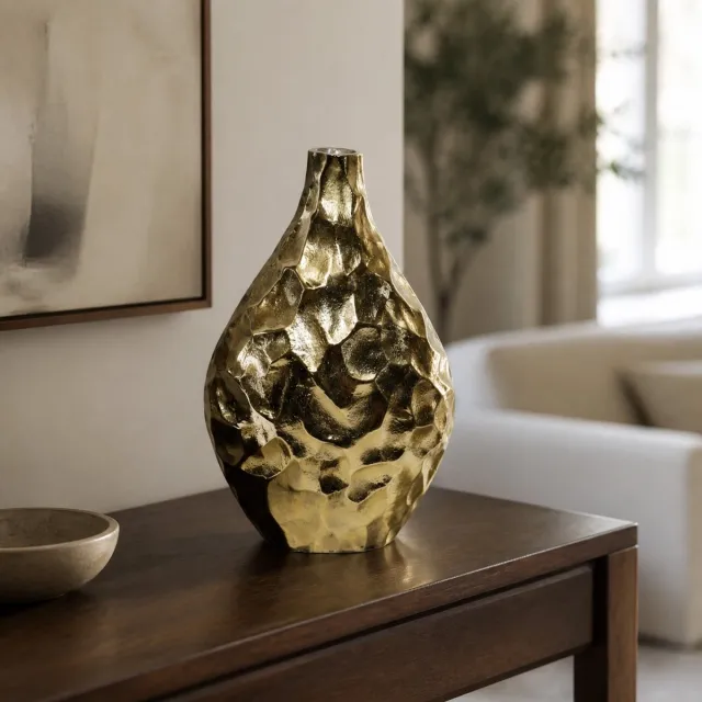 Hoppa! Vaas - Brede Metalen met Reliëf - Goud - 24 x 11 x 35 (B x D x H)