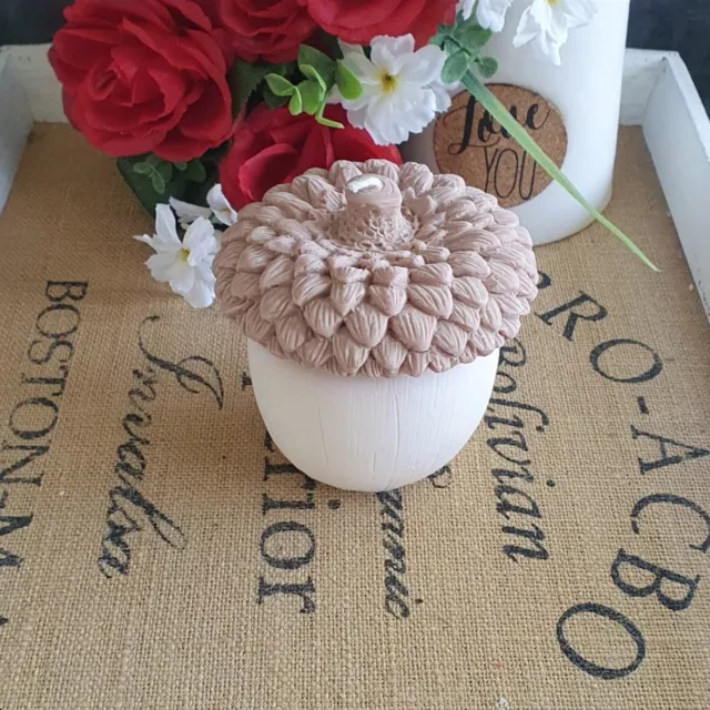 Venient Design Acorn Candle - Handmade by Venient Design Wit Bruin