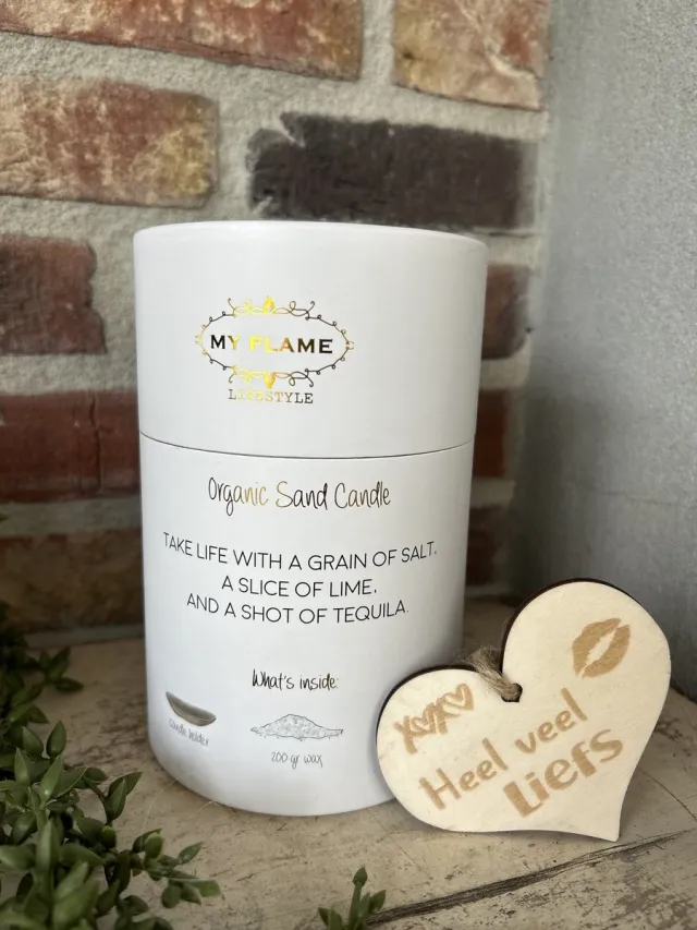 Creaties van hier Giftbox 'Take life with a grain of salt, a slice of lime, and a shot of tequila' met Kaarsenzand en Houten Hartje - Kaars Tequilla
