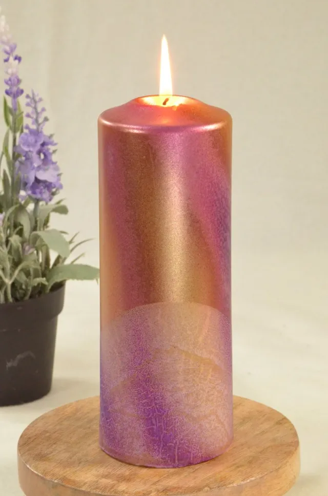 MilaNNE XXL Klok kaars in GOUD en LILA, hoogte: 19 cm - Gemaakt door Candles by Milanne