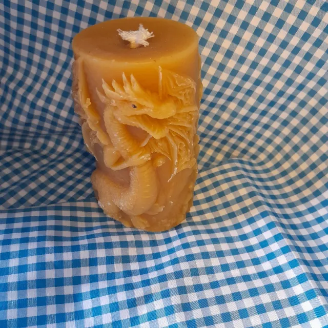 cailleagh's candles and gifts Bijenwas stompkaars, draak geel