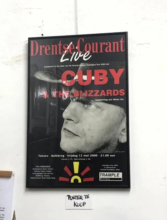 superposter.nl Affiche Poster in lijst van Cuby and the Blizzards. Aankondiging concert van Cuby and the Blizzards op vrijdag 12 mei bij uitgaanscentrum Takens in Balkbrug, in het kader van het 35-jarig bestaan de z.g. Nostalgia tour zwart