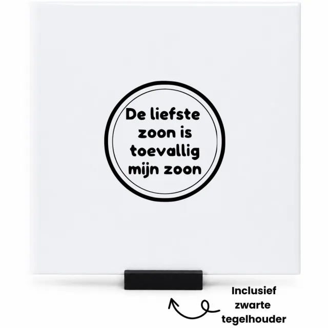 Hacebo De liefste zoon is toevallig mijn zoon tegeltje met tegelhouder - Zoon - liefste kleinzoon - tegeltjes met tekst - cadeau - familie - kleinzoon - spreuktegels - 15x15 CM Wit