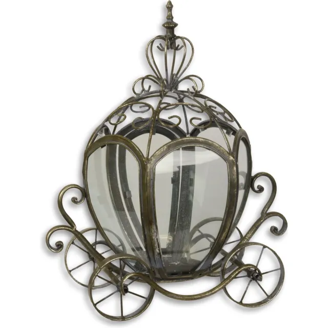 MadDeco Assepoesters Koets tinnen Lantaarn - Klassieke - lantaarn - Koets windlicht - Glazen Koets - Lantaarn - vorm - van - koets - (hxbxd) 43cm x 22cm x 36cm metaal kleur