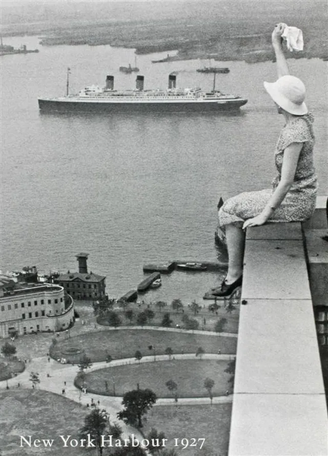 Catch Projecten Poster - New York Harbour - Bettmann Archive - Zwart/Wit - Fotografie - Jaren 80