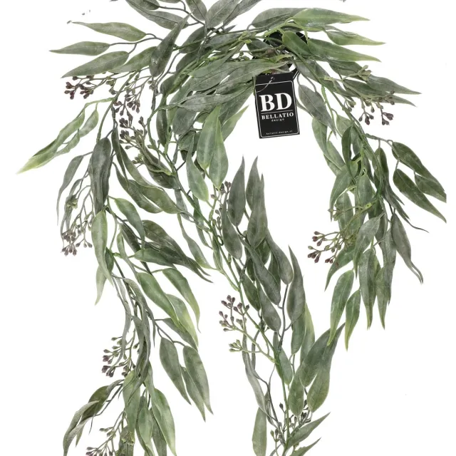 Bellatio Design kunstplant / hangplant slinger - 2x - Eucalyptus - groen - 198 cm lang - bladeren guirlandes - bladgroen decoratie