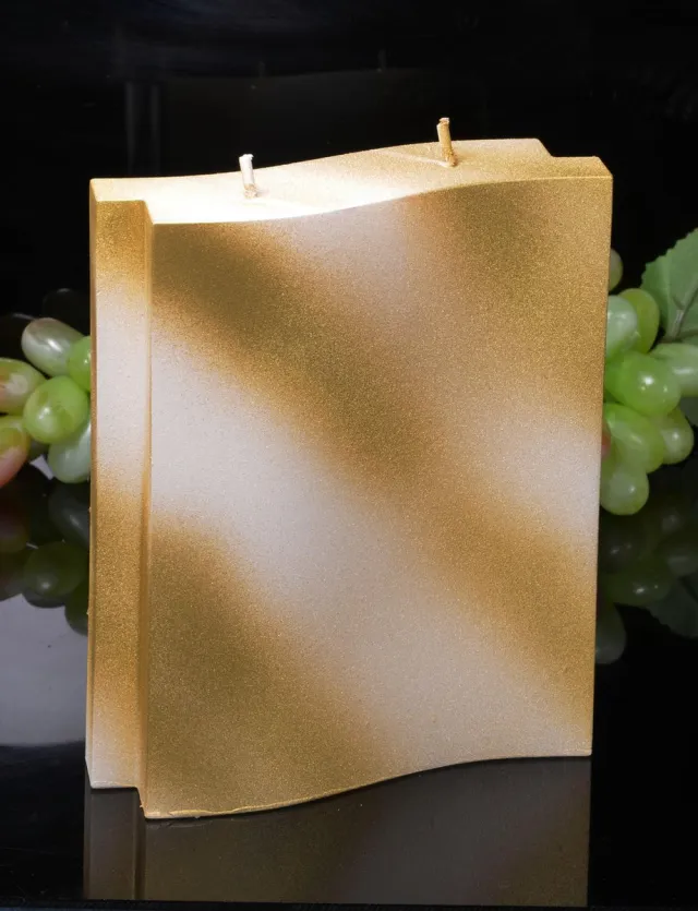 MilaNNE Candles by Milanne, handgemaakte 2 pits kaars "Adamo" in Wit Perl Mat en Goud Metallic, hoogte: 18 cm - BEKIJK VIDEO